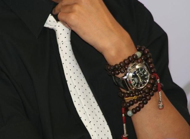 明星告诉你佛珠这样搭时尚又显气质