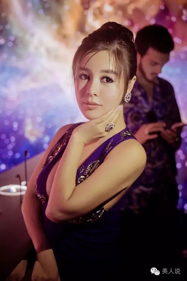 她却有着过人的艺术天分艺术让梦想闪闪发光今天是于文红会长46岁生日