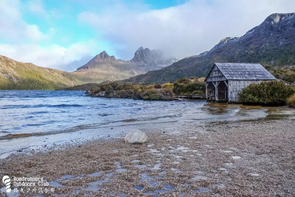 (这必定是寒带雨林了,一路上的细叶植物告诉我们这里的气温一定不会太