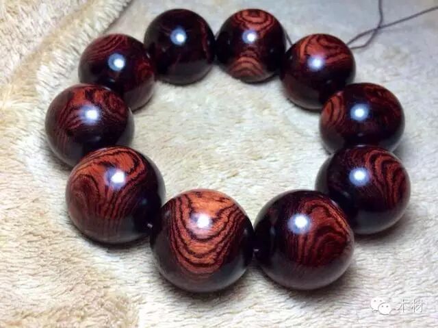 海南黄花梨盘成了"煤球"变得一文不值