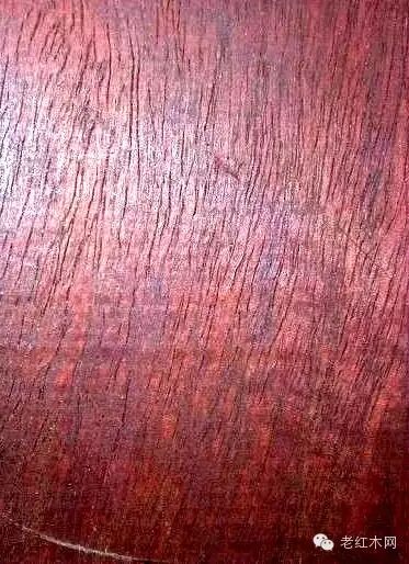 小叶紫檀消耗殆尽,走私造假事件频发!(附:常见冒充紫檀木材鉴别)