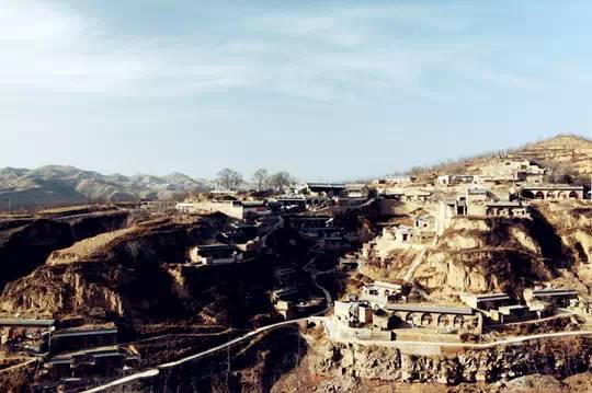 乔家大院建筑群沁县南涅水石刻洪洞广胜寺全身裹琉璃的飞虹塔王莽岭