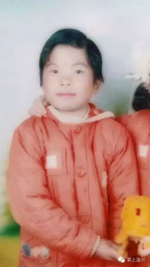 黄文文在寻亲网上发的幼时照片.