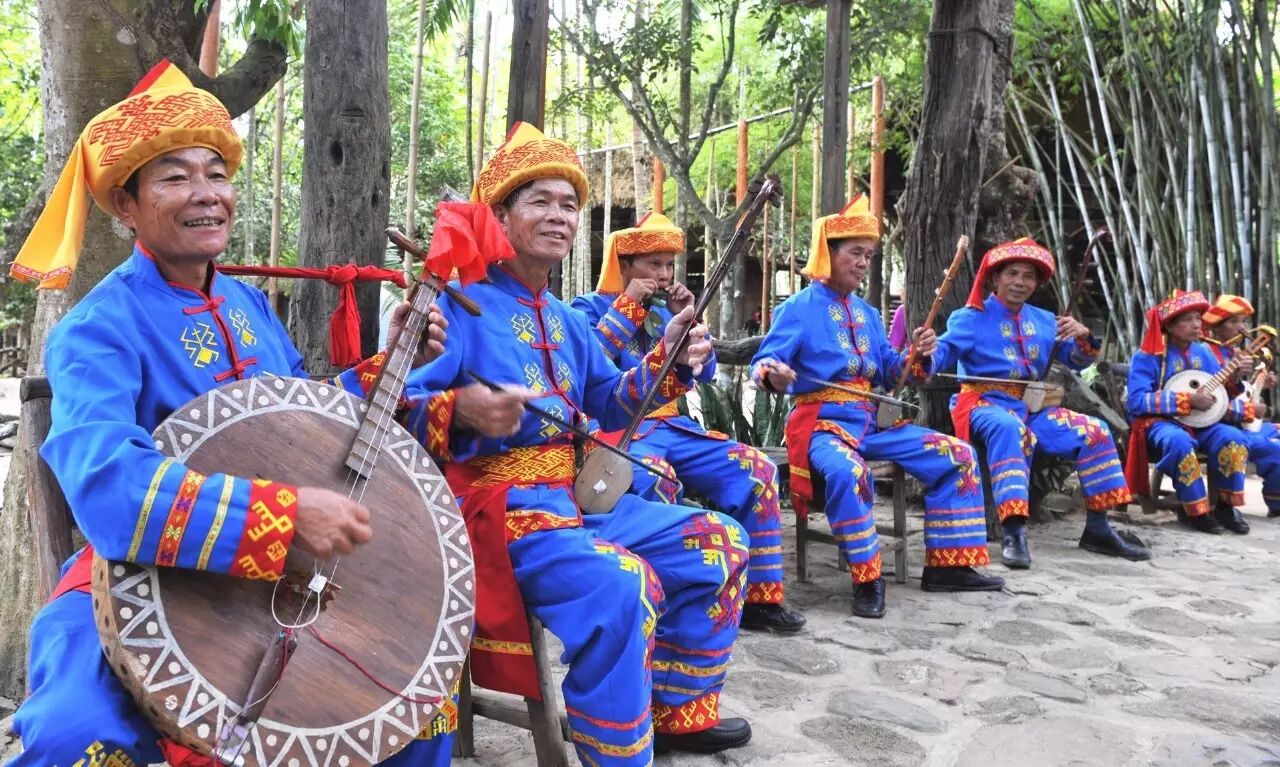 海南八音乐器,海南八音乐是海南主要的本土器乐,因采用八大类乐器