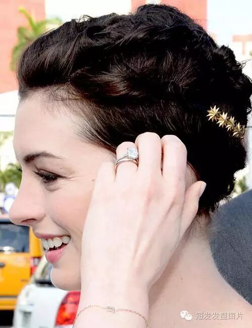 短发姑娘发型就要天天变