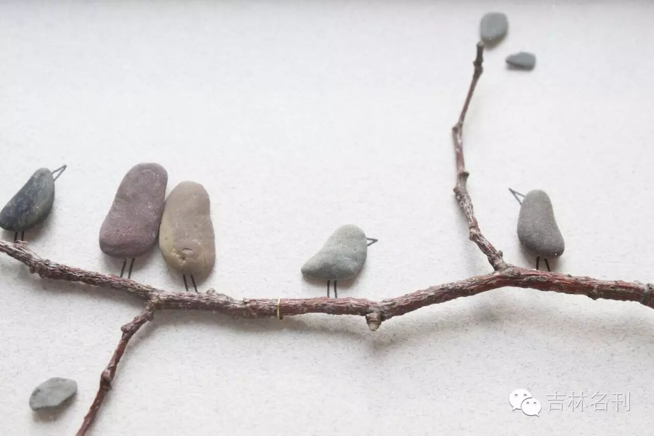 用小石子摆出萌萌哒世界