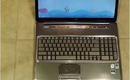 把一个废掉的CD剪掉放到电脑光驱里