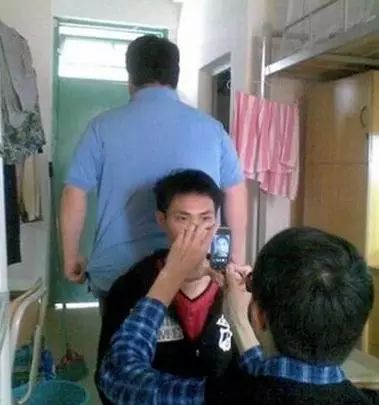 用端端正正的证件照做微信头像