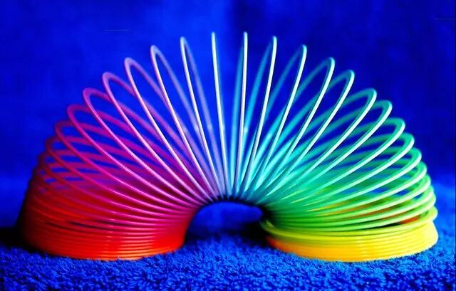 汽车内饰如何塑料感太强，看设计师如何解决的图2