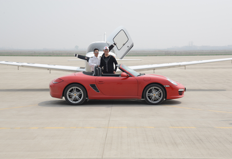 空中宝马西锐sr20豪华私人飞机飞行体验活动