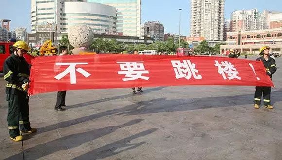 "兄弟们,不要跳楼,等待反弹!