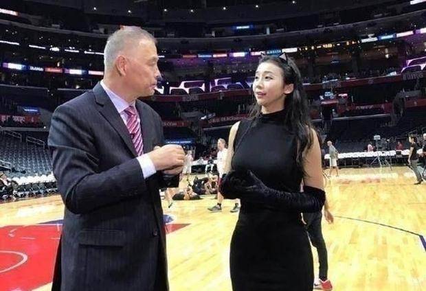 NBA最美女主持，見到她詹姆斯也不淡定，傲人身材曲線讓人著迷！ 運動 第5張