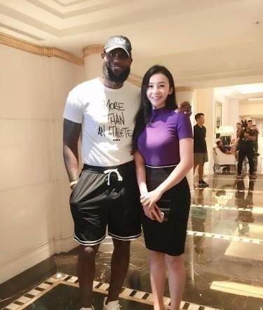 NBA最美女主持，見到她詹姆斯也不淡定，傲人身材曲線讓人著迷！ 運動 第3張