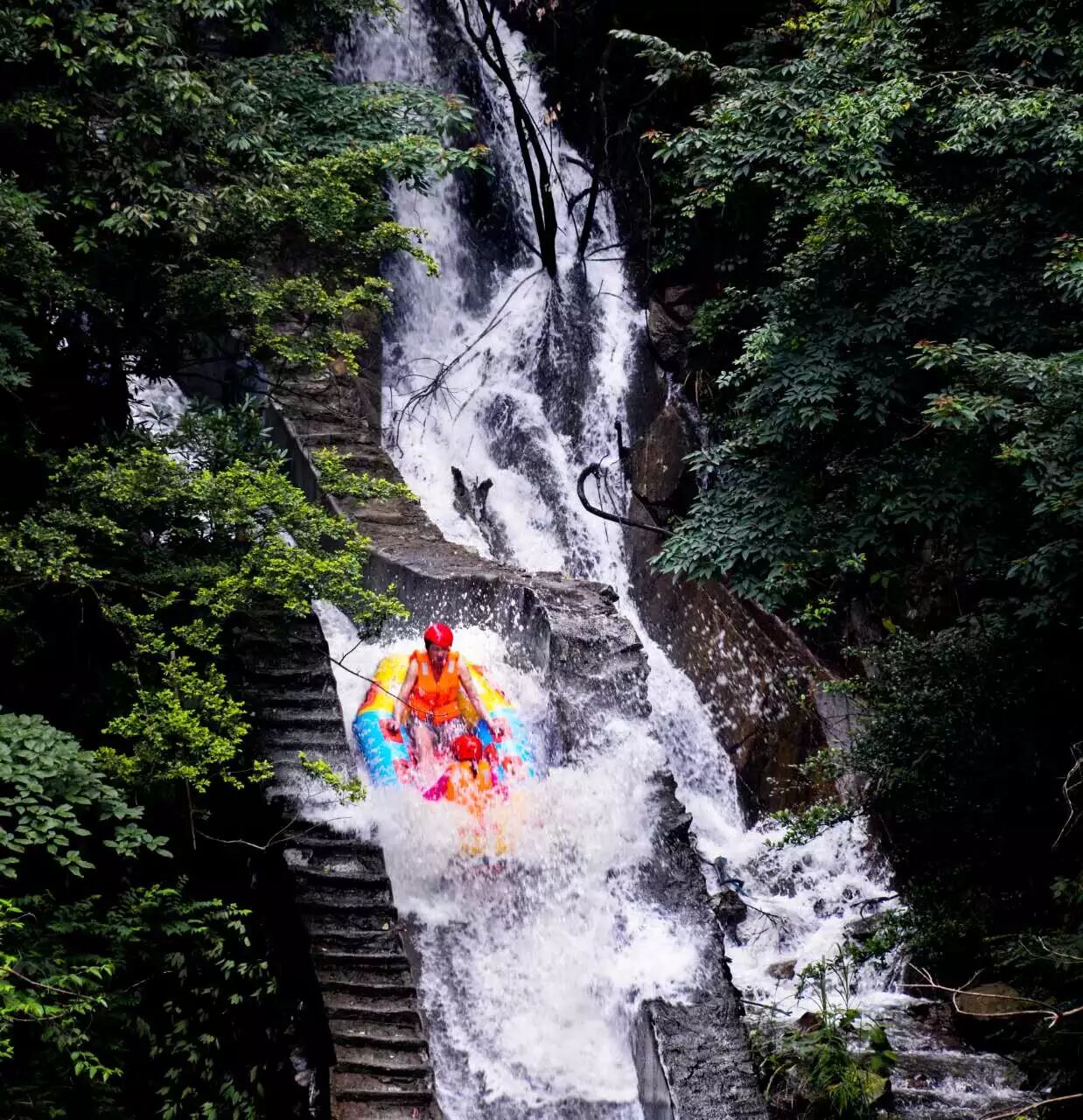 大蒙山白云峰大峡谷漂流于六月六号正式激情开漂,景区设施全面升级