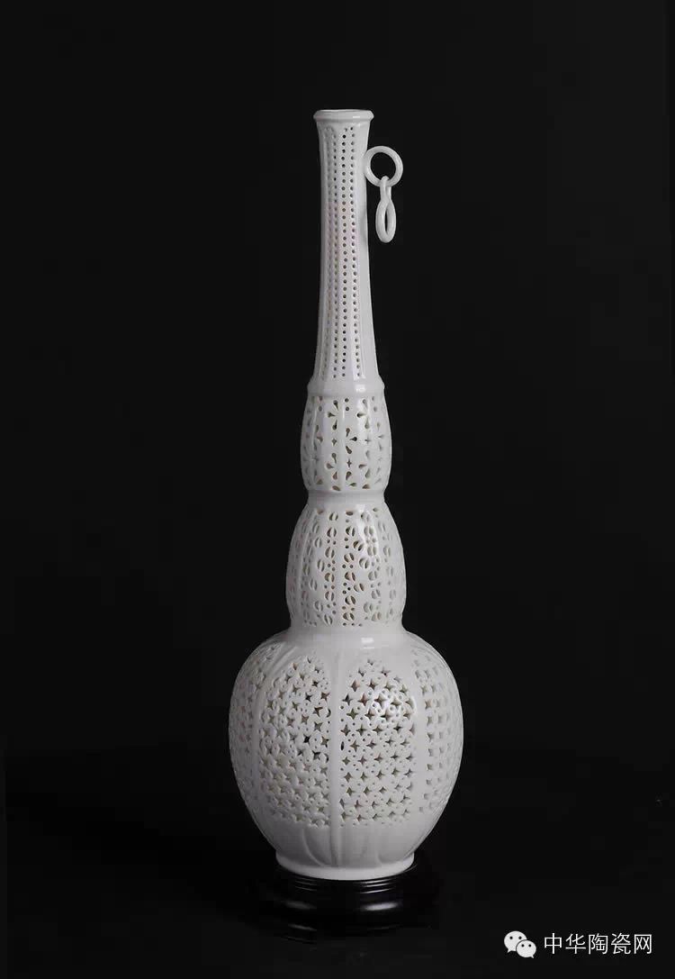 痴心镂雕瓷通花——通花瓷雕大师陈明华_德化陶瓷商城--德化陶瓷新闻