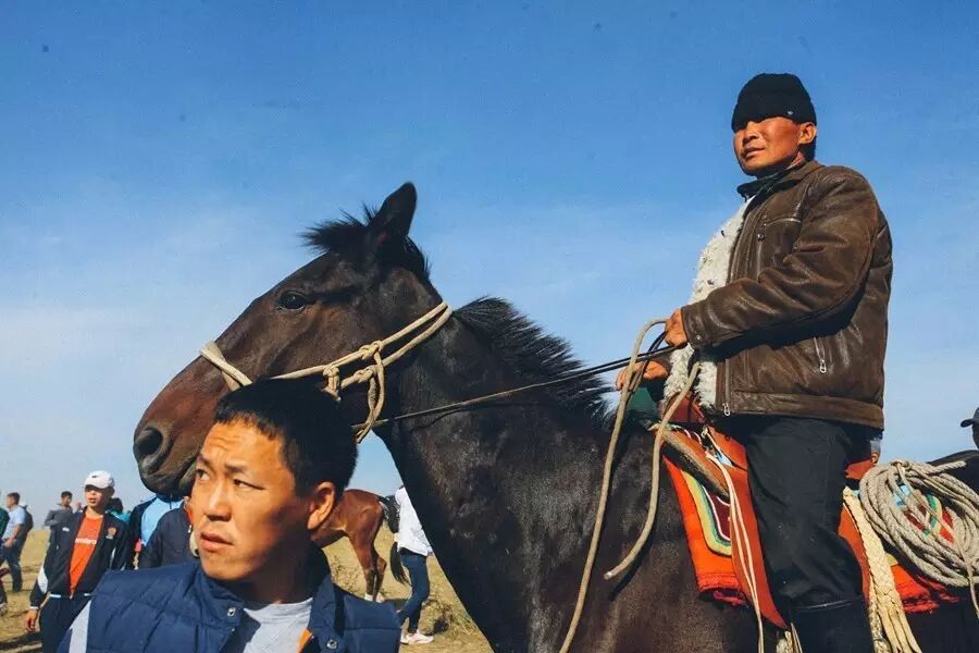 颠簸了两天两夜到了不通火车的图瓦共和国,不知道去哪儿,不知道住哪儿