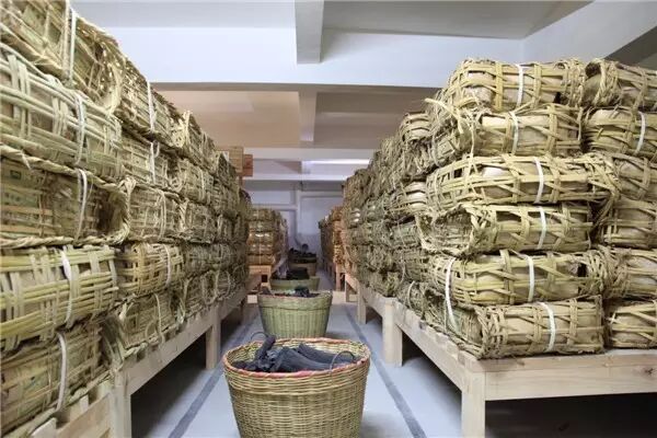 高温高湿天气，可以拿什么调节茶仓内的湿度？