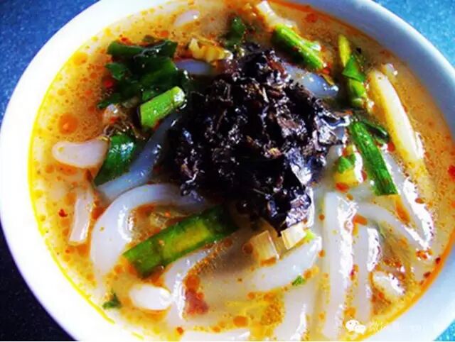 浆水鱼鱼,陕西名小吃.在凤县叫做河马鱼.