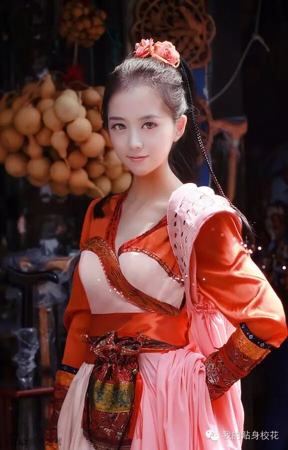 吴梦婷,大家都知道,一开始是唐宇的亲戚,似乎和唐宇有着什么关系,但是