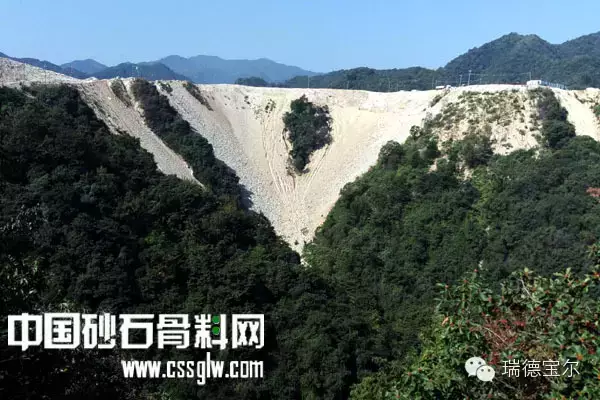 绿色低碳、安全环保的规模化样板矿山 ——参会代表走进陕西瑞德宝尔黄柏峪砂石项目 绿色低碳、安全环保的规模化样板矿山 ——参会代表走进陕西瑞德宝尔黄柏峪砂石项目