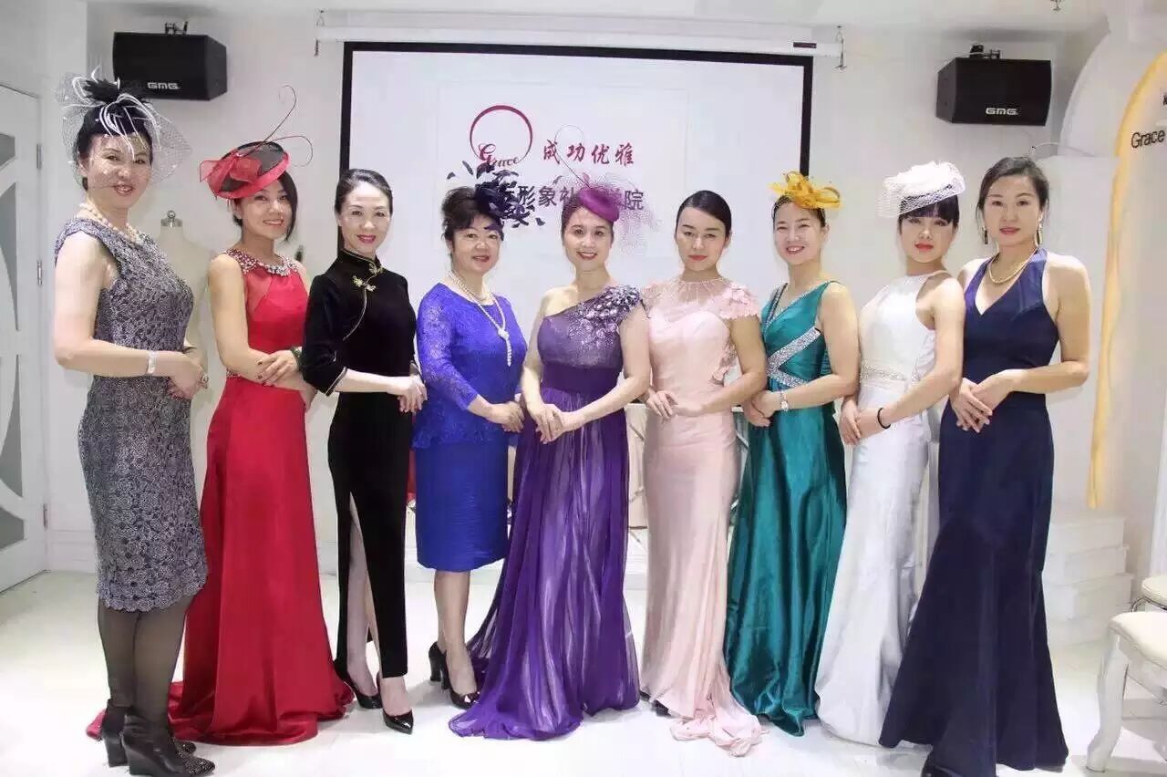 让你的年会形象光彩照人精彩活动