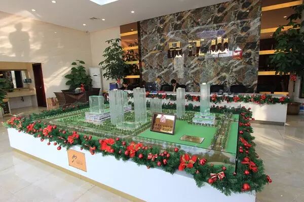 爱装饰,就是这么任性!看看沙盘边上!看看墙上!真的不要太温馨!