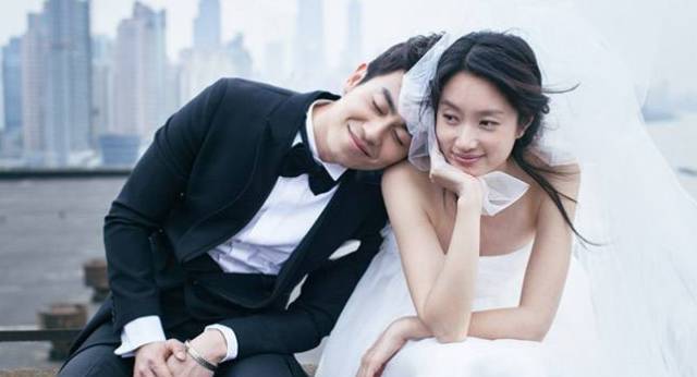 最新报道:朱亚文宠了她9年,最终却娶了沈佳妮,网友:为何错过?