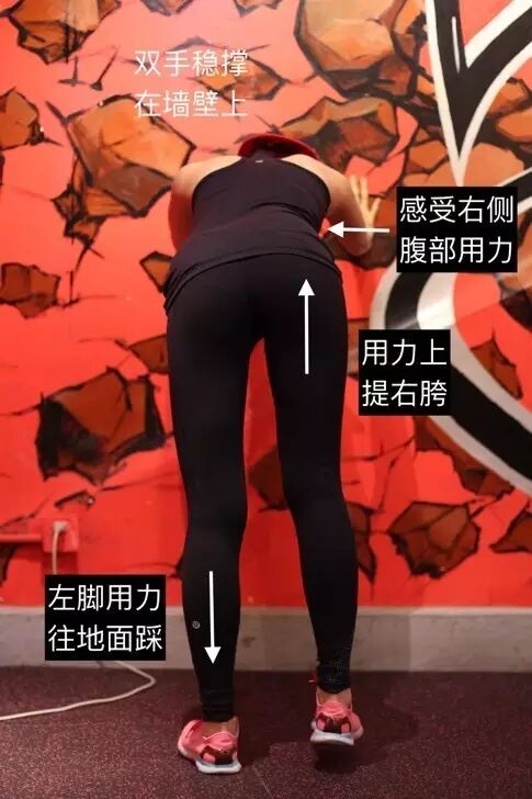 由于久坐核心无力,大部分人走路的时候,胯部是不会旋转的,下面这个