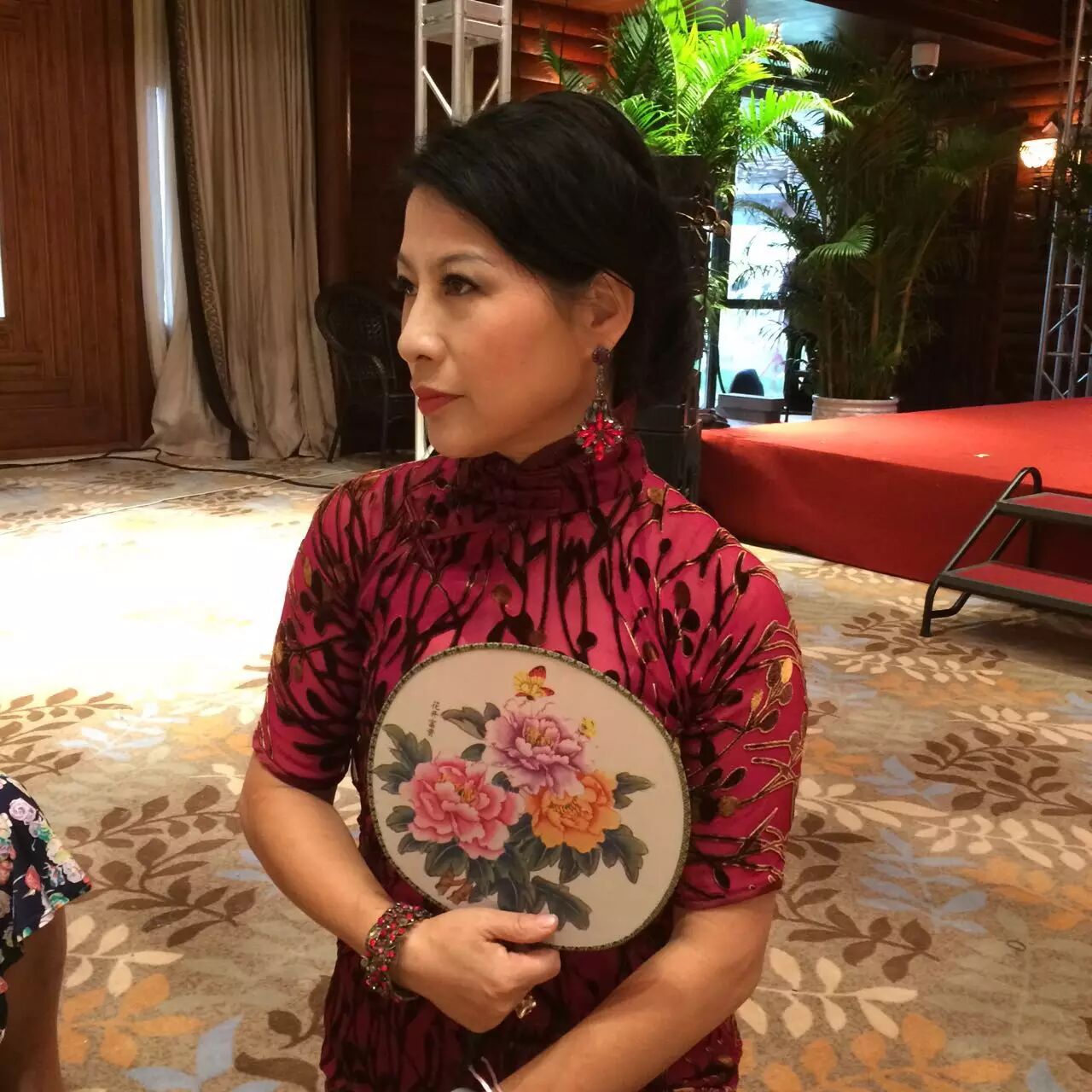 话剧人生雷雨中最纠结女人穿越到现代会是什么样的生活