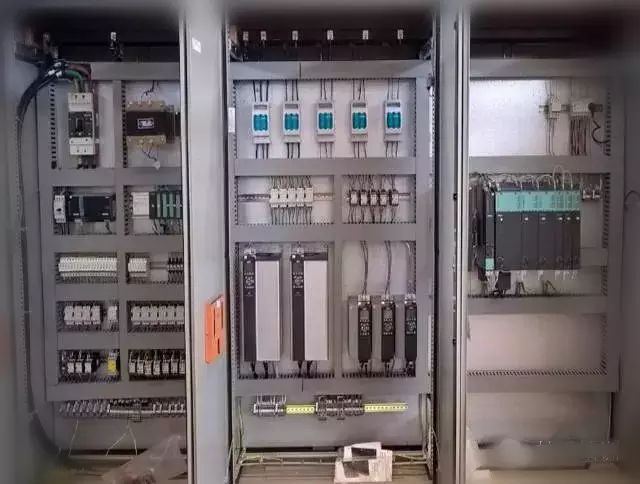 电气柜成套安装实例图解 ，值得收藏！的图1