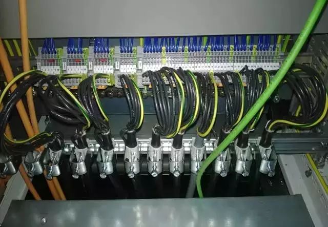 电气柜成套安装实例图解 ，值得收藏！的图12