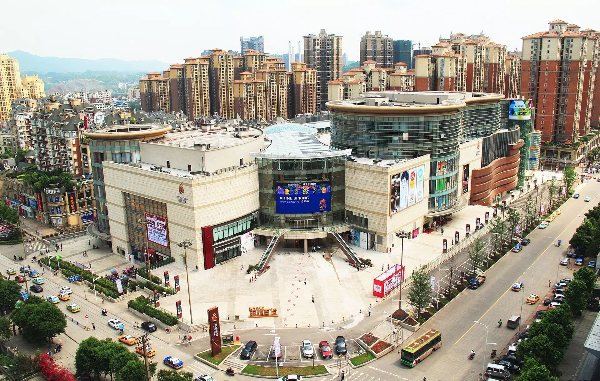 在宜宾,有一站式购物体验中心,叫莱茵春天
