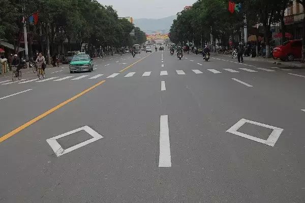 瞭解這8條易忽視的道路標線02 從此不扣冤枉分!