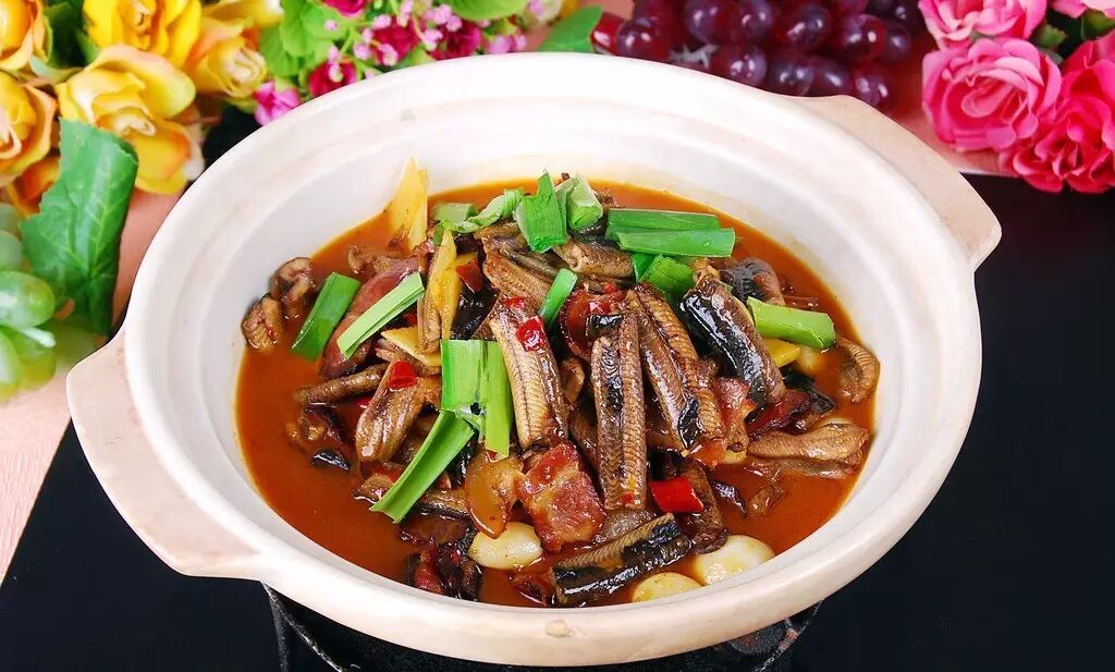 多种口味大份龙虾,竟然不到100块!还有进口啤酒免费喝,这便宜占定了