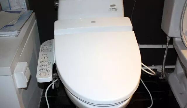 卫洗丽你总得装吧,杀菌,便盖加热,温水洗净.这么人性化的东西你不装?