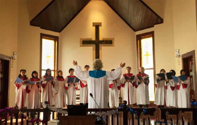 信奉基督教的乡民每周末会在这里做礼拜,许多场婚礼也在这里举行.