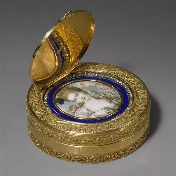 鼻烟盒欧洲烟民的掌中艺术