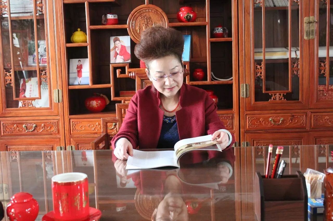 上世纪60年代,钱晓玲出生在"中州名镇"信阳市罗山县周党镇.