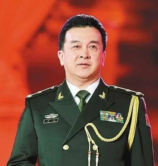 【揭秘】黃宏職業生涯:演員身份從副軍到少將