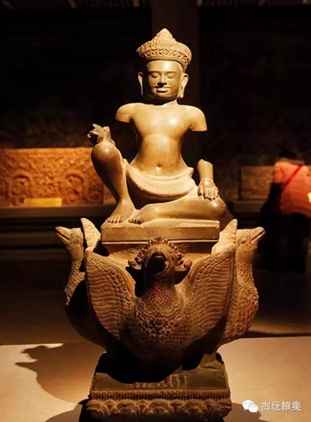 坐在神鸟上的伐楼拿,吴哥时期,比粒寺风格,10世纪后半叶文物,出土地点