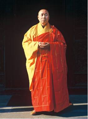 界源法师苏州灵岩山寺:位于江苏省苏州市吴中区木渎镇,是享誉海内外的