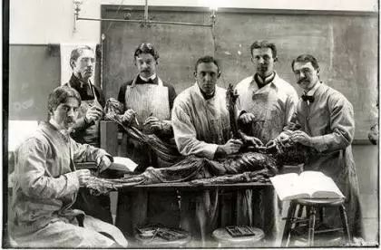 恐怖！100年前解剖人體的圖片，看著很詭異！ 靈異 第9張