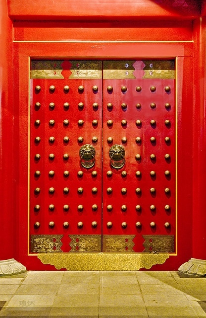 中国古建特色朱门