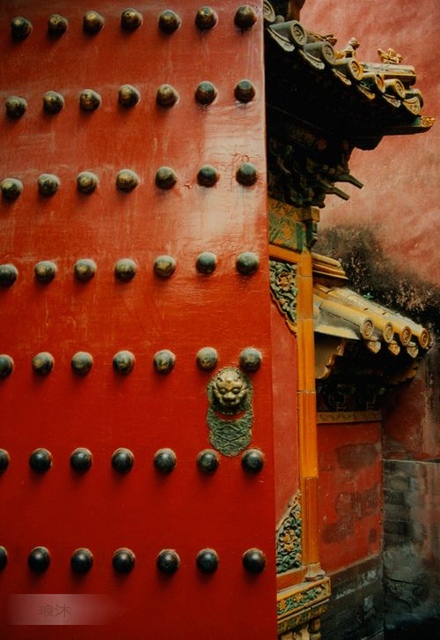 中国古建特色朱门