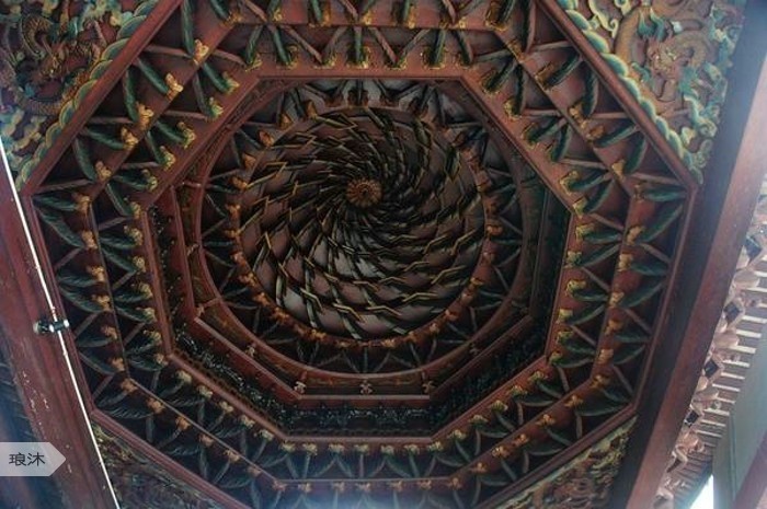 藻井螺旋藻井斗八藻井八卦藻井方形藻井圆形藻井藻井的结构形式有方形
