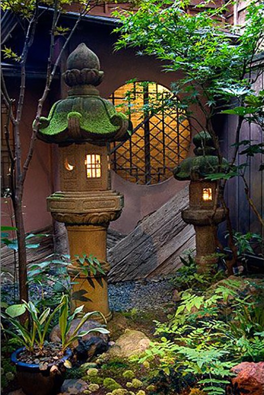 禅味石灯笼日本庭院的守护者