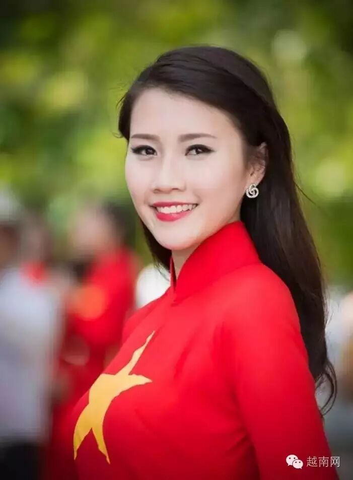 婀娜多姿的越南美女给粉丝送福利多图