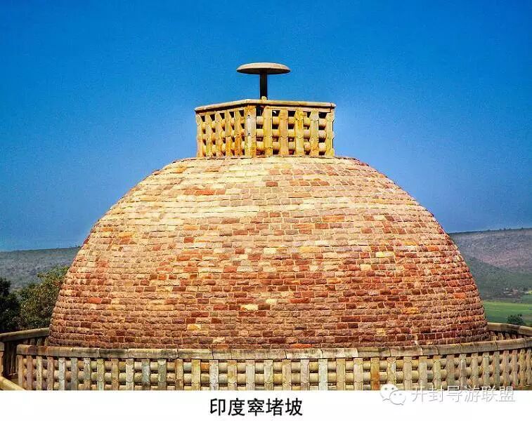 在印度时,窣堵坡的形状如同半球坐于台基之上.