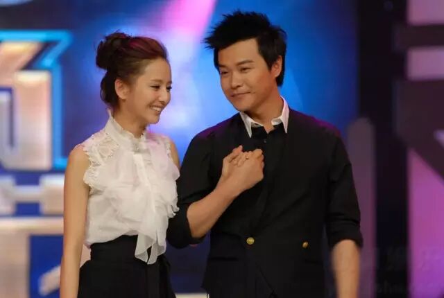 因出演《北京爱情故事》定情,将沈冰和疯子的故事延续到了现实中!