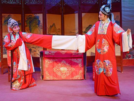 两夹弦传统剧目《愣姐让房》主演:侯彦丽,孔雪芹菏泽市地方剧种繁多